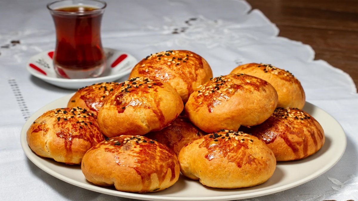 Sadece bir çay bardağı yağ yetiyor! Az yağlı mide yakmayan poğaça tarifi: Pamuk gibi yumuşacık oluyor