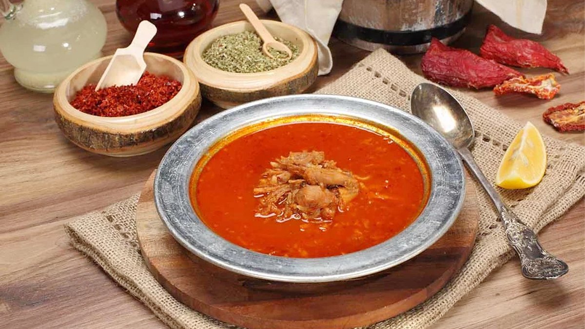 Lokantalarda herkesin içmek için kuyruk olduğu çorba! Meşhur beyran tarifi...İçen hastalık yüzü görmüyor
