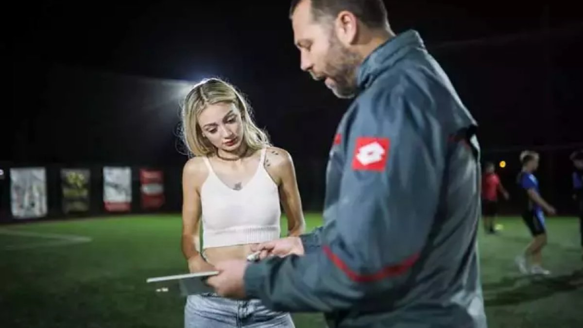 Podyumu bırakıp sahalara döndü! Güzellik kraliçesi şimdi o takıma hocalık yapıyor: Taçlardan sonra gözünü kupaya dikti