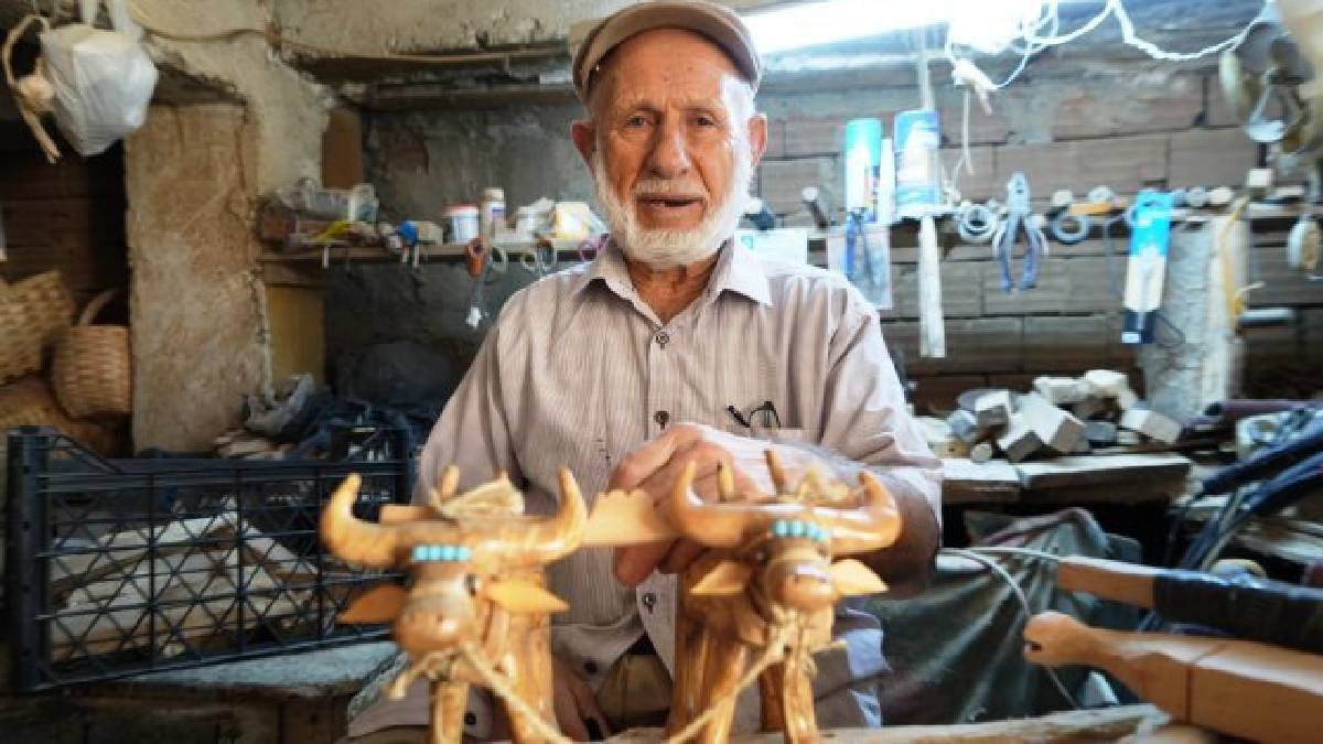 Titrek elleriyle 25 yıldır yapıyor, yurt dışından bile talep geliyor! Mesleğin son temsilcisi: “Para kaygım yok”