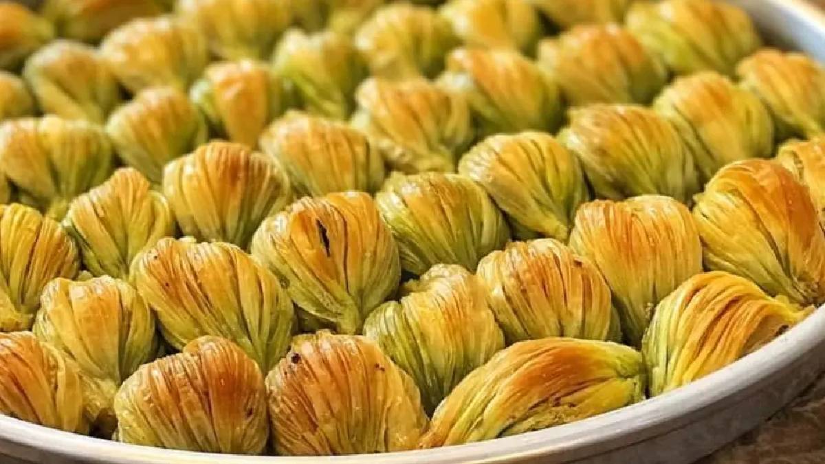 Kısa sürede en pratik tatlı! Üstelik şerbetle yapılıyor! Bayramda baklavanın adını unutturuyor