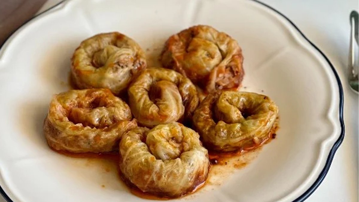 Bunca zaman boşuna uğraştık! Fırında börek tadında lahana sarması tarifi , deneyen hep böyle yapıyor