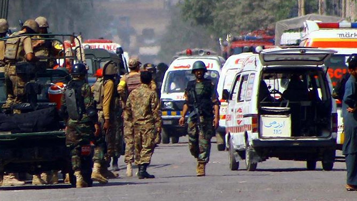 Pakistan'da silahlı saldırı: 38 kişi hayatını kaybetti