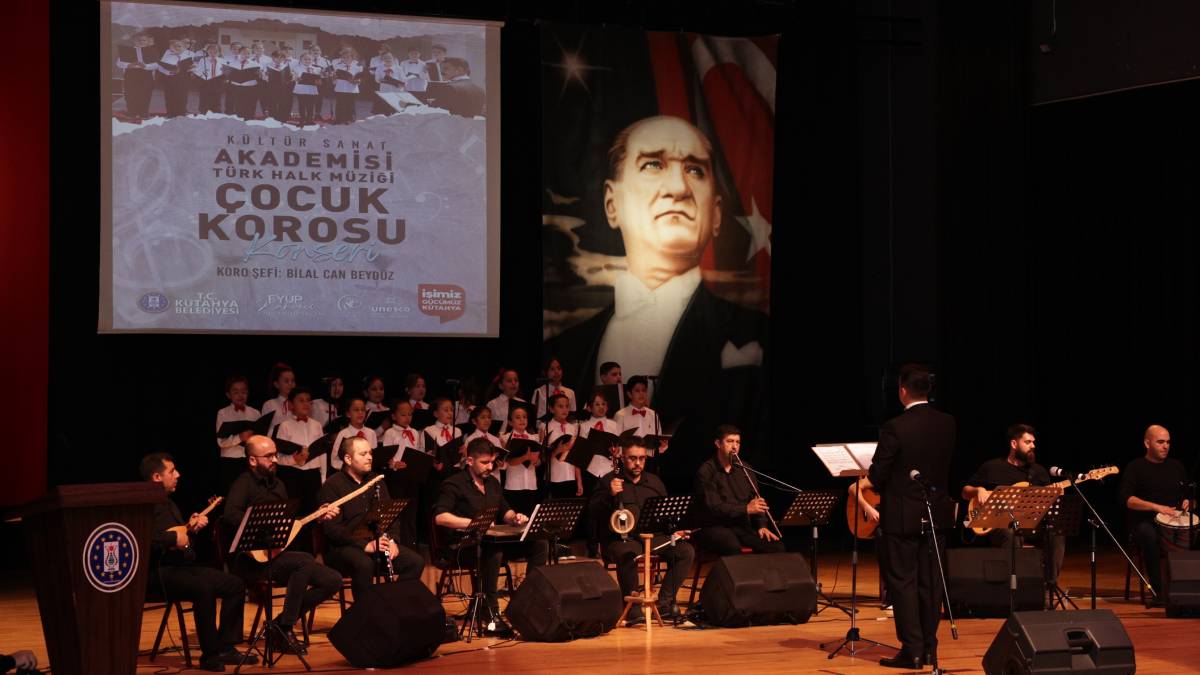 Kütahyalı minikler Türk halk müziği konserinde yıldız gibi parladı