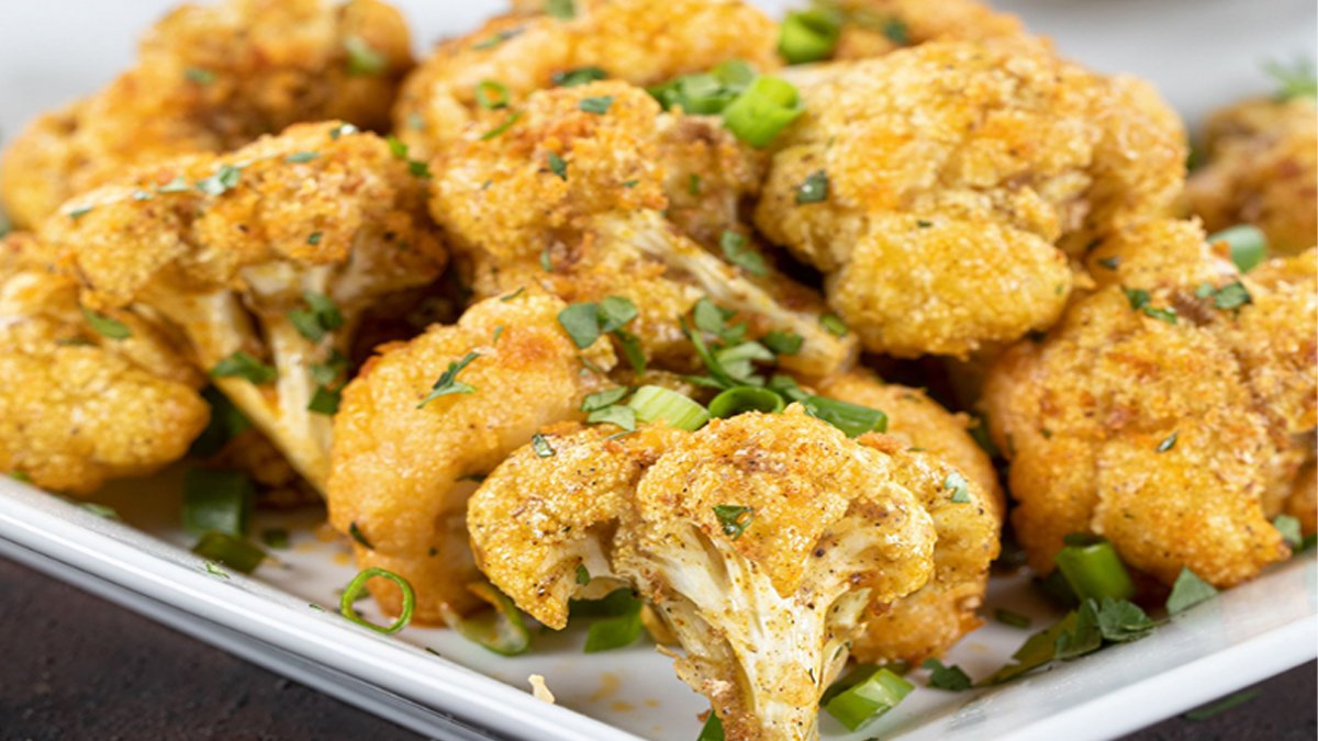 Karnabaharın en güzeli hali! Sevmiyorum diyen size bile bırakmayacak: İşte fırında nar gibi karnabahar tarifi