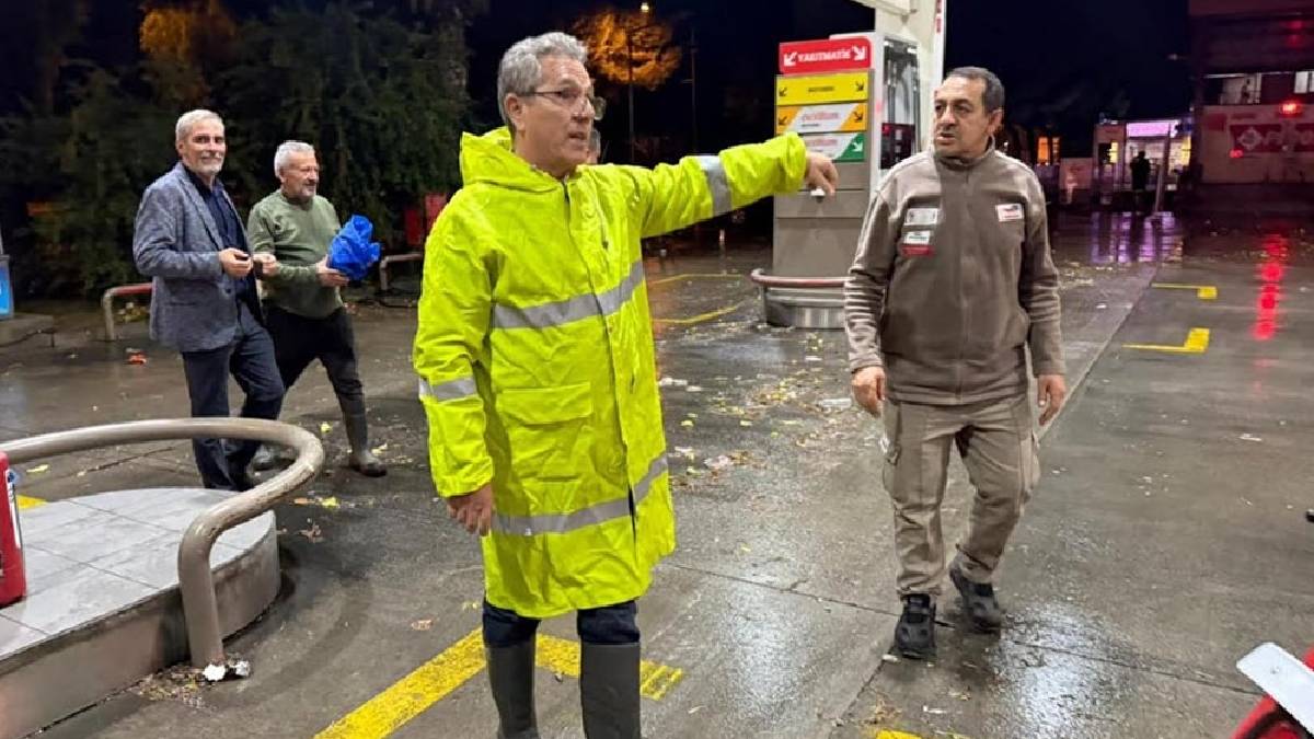Nazilli'yi su bastı: Sahaya çıkan belediye başkanı halktan özür diledi