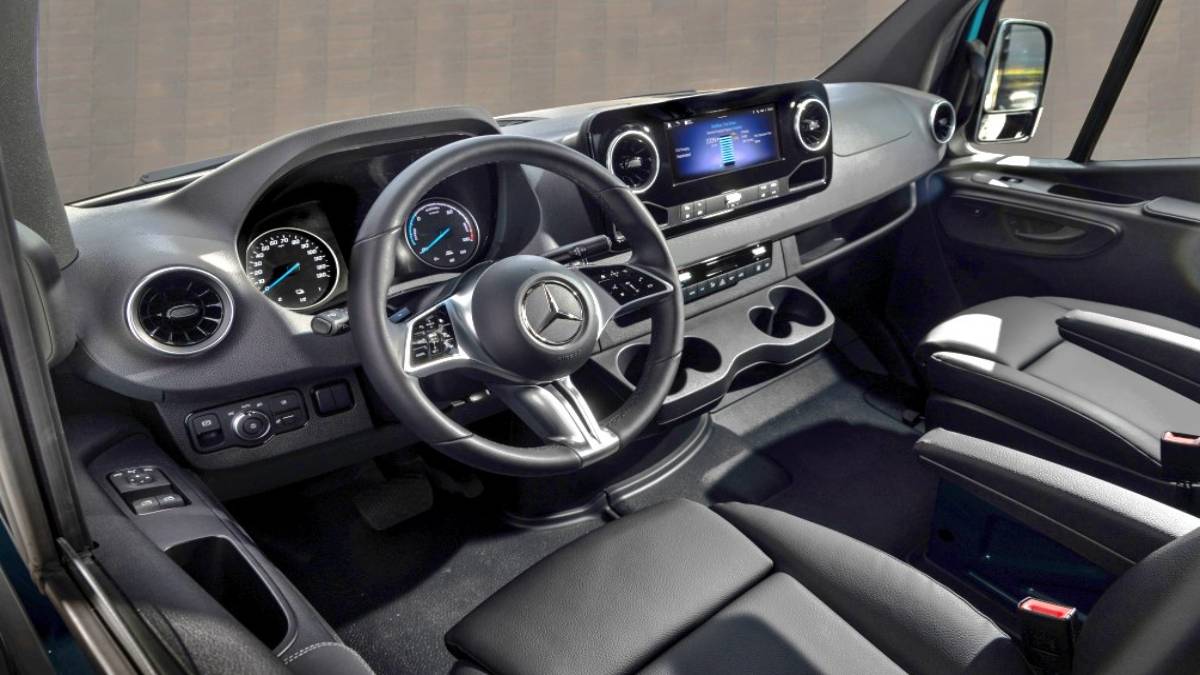 Servis şoförleri, nakliyeciler dikkat! Elektrikli Mercedes Sprinter'in fiyatları açıklandı: Yakıt derdine son