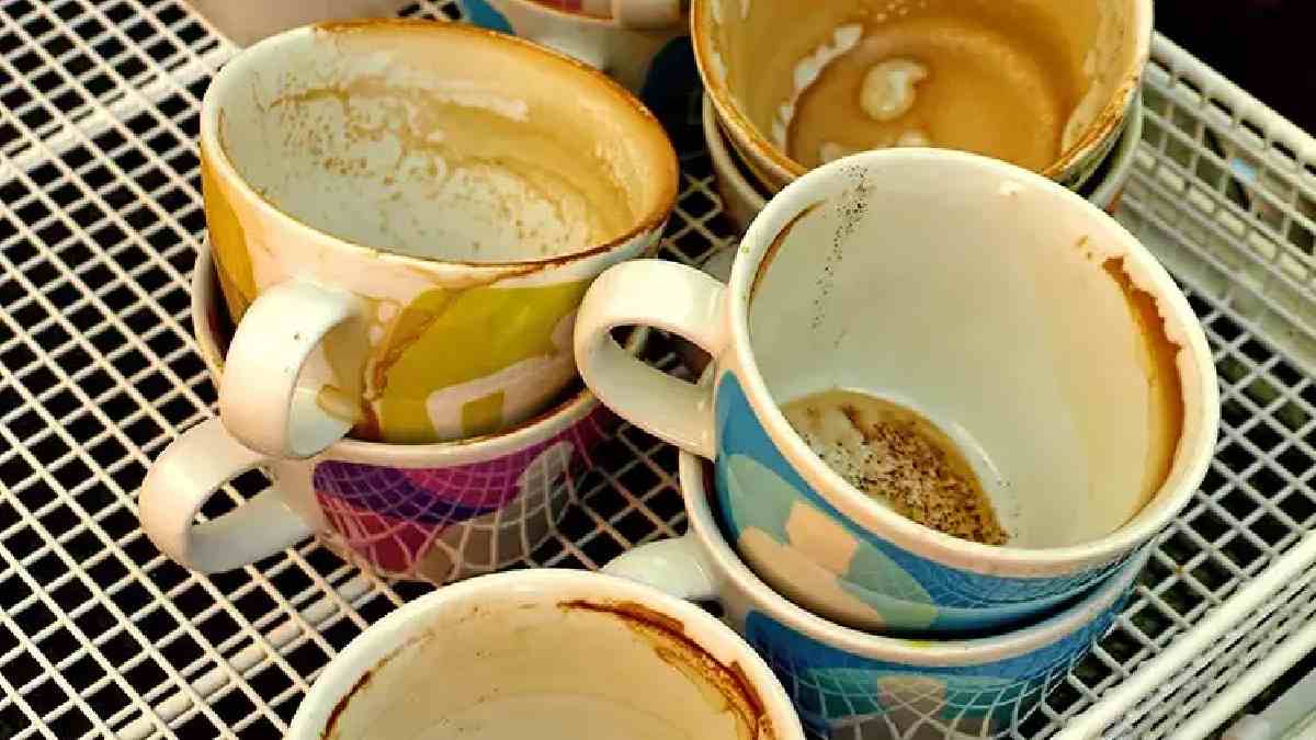 Sararan kupalara en etkili çözüm! Ne çay ne de kahve... Lekeden eser kalmıyor