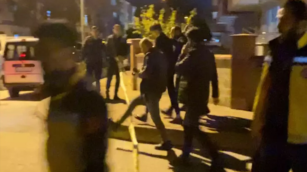 Önce para vermeyen dedesini, sonra kendisini bıçakladı