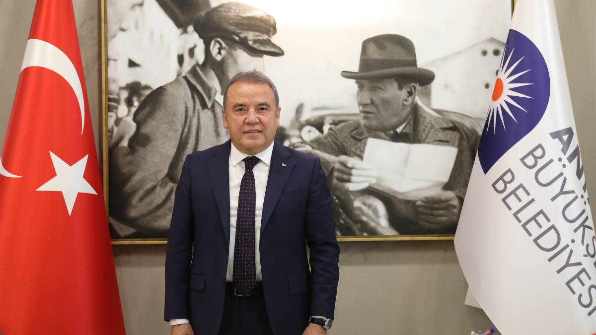 Başkan Muhittin Böcek'ten 24 Kasım Öğretmenler Günü mesajı