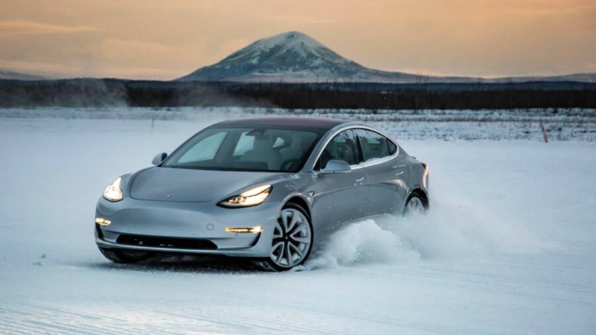 Kış mitleri çürütüldü: Tesla karda kaç gün dayanıyor?
