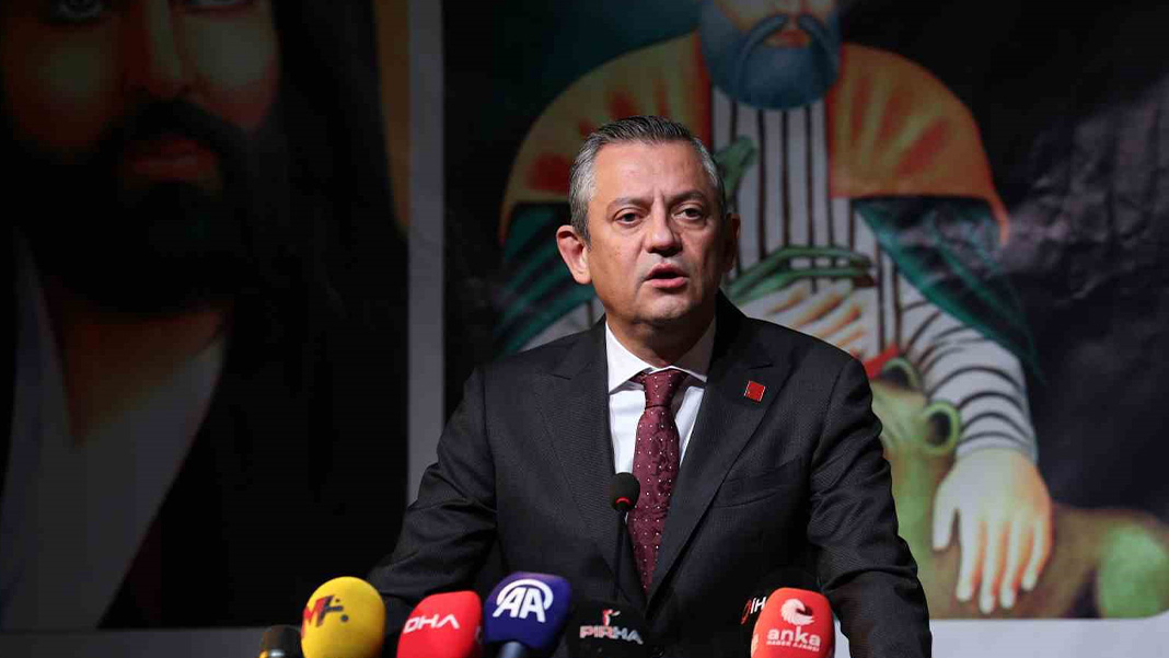 Özgür Özel'den ‘kayyum’ tepkisi: 'Seçme hakkınızı elinizden alırım’ mesajı veriliyor