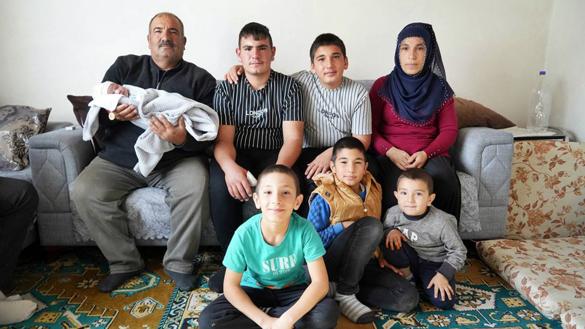 10 erkek çocuğu olan 59 yaşındaki adam, 11. çocuğunu görünce şoke oldu! Doğumdan sonra, "Buna da şükür" dedi