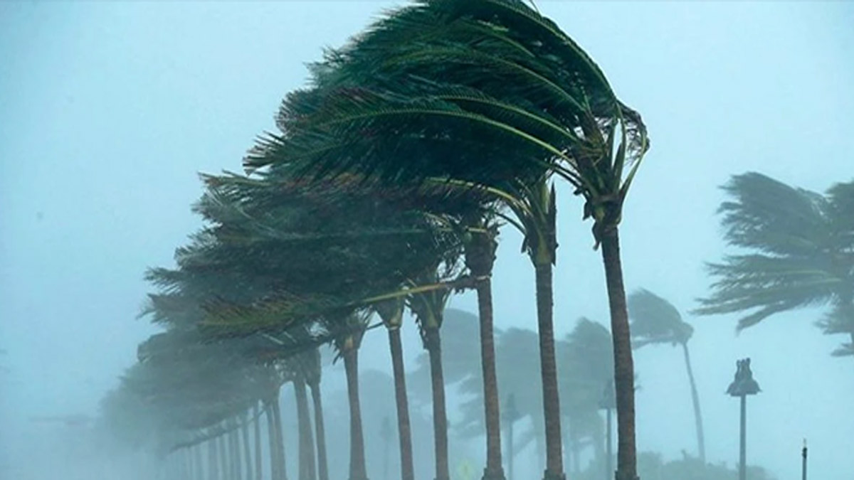 Şiddetli fırtına KKTC'yi de vurdu