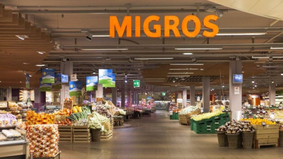 Migros'a giden aylık alışverişini yapıyor! Bulaşık makinesi tableti, yağ, salça, un... 30 Kasım'a kadar kapış kapış gidecek