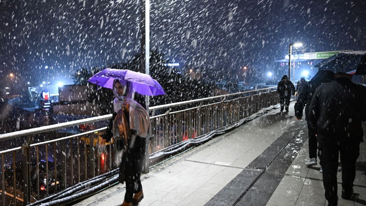 Meteoroloji'den 24 il için sarı ve turuncu kodlu uyarı: Kar, rüzgar, sağanak...