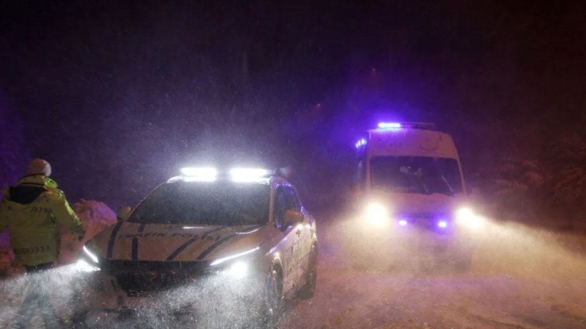 Kar ve tipi yolları kapattı: Malatya’da bir kişi öldü