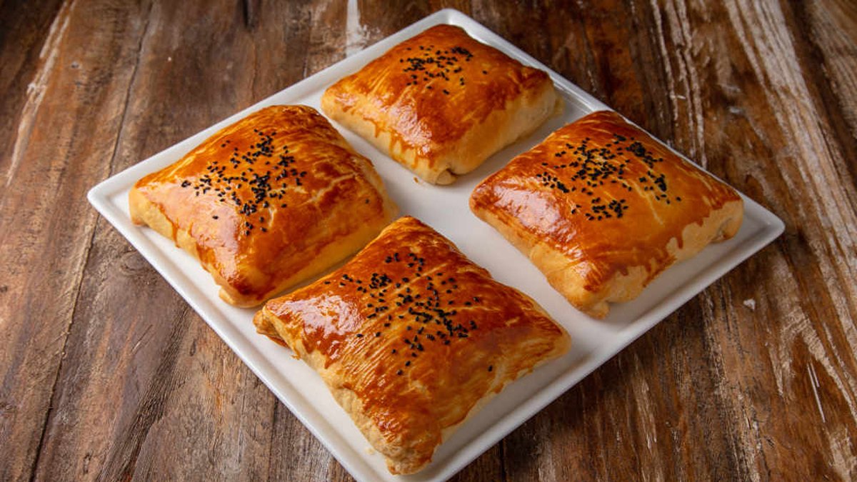 Katmer yemek için Sivas'a gitmeye gerek yok, dolapta milföy varsa hazır! Bir oturuşta kaç tane yediniz sayamayacaksınız