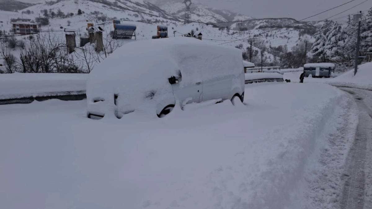 Tunceli kara teslim: 189 köy yolu ulaşıma kapandı
