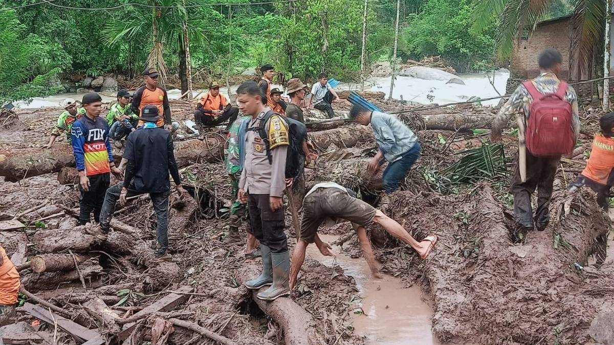 Endonezya'da sel ve toprak kayması: 16 kişi hayatını kaybetti