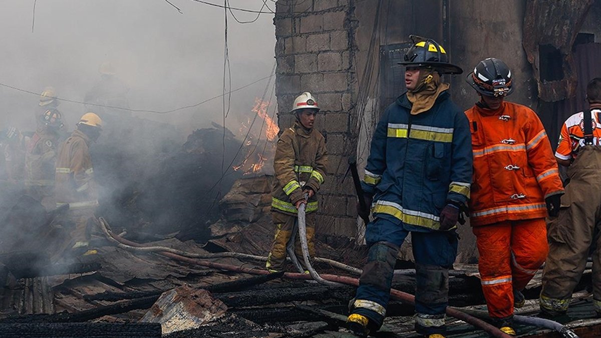 Filipinler'de yangının bilançosu: Bin ev küle döndü, 2 bin aile evsiz kaldı