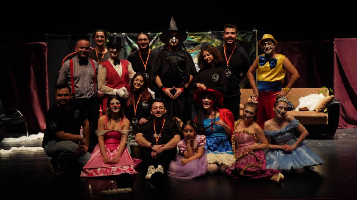 Çocuklar ve büyükler tiyatroda buluştu