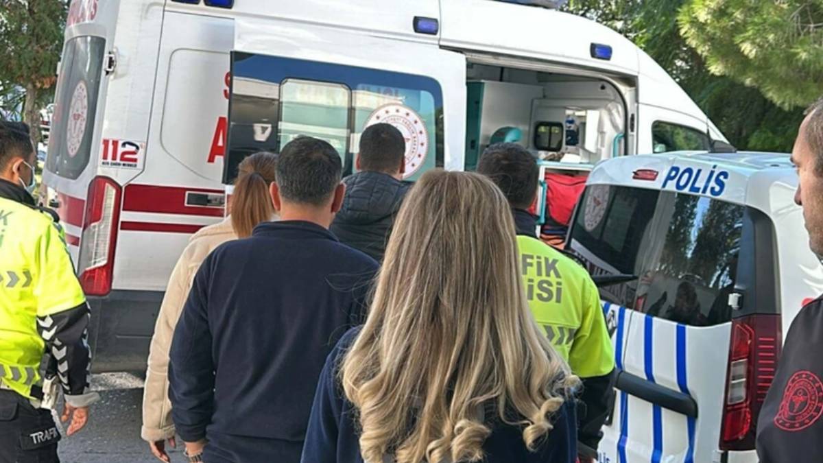 İzmir'de lise bahçesinde dehşet: Bıçaklı kavgada 3 öğrenci yaralandı