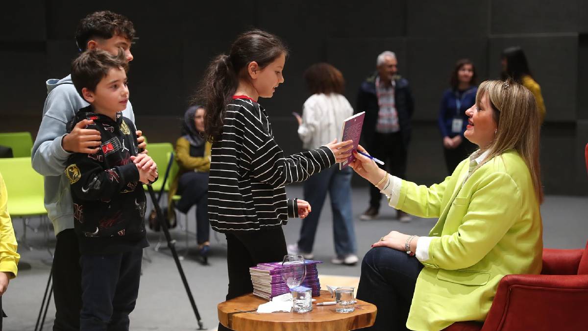 Sihirli Ağaç kitabının yazarı minik okuyucuları ile buluştu