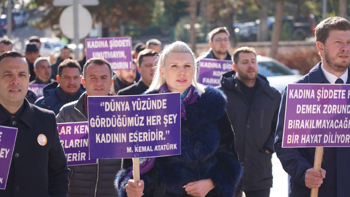 Belediye çalışanları ‘Kadına karşı şiddete hayır’ demek için yürüdü