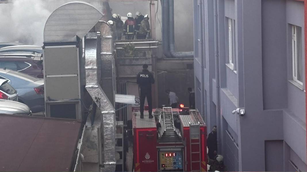 Samatya Devlet Hastanesi'nde yangın dehşeti... Hastalar tahliye ediliyor...