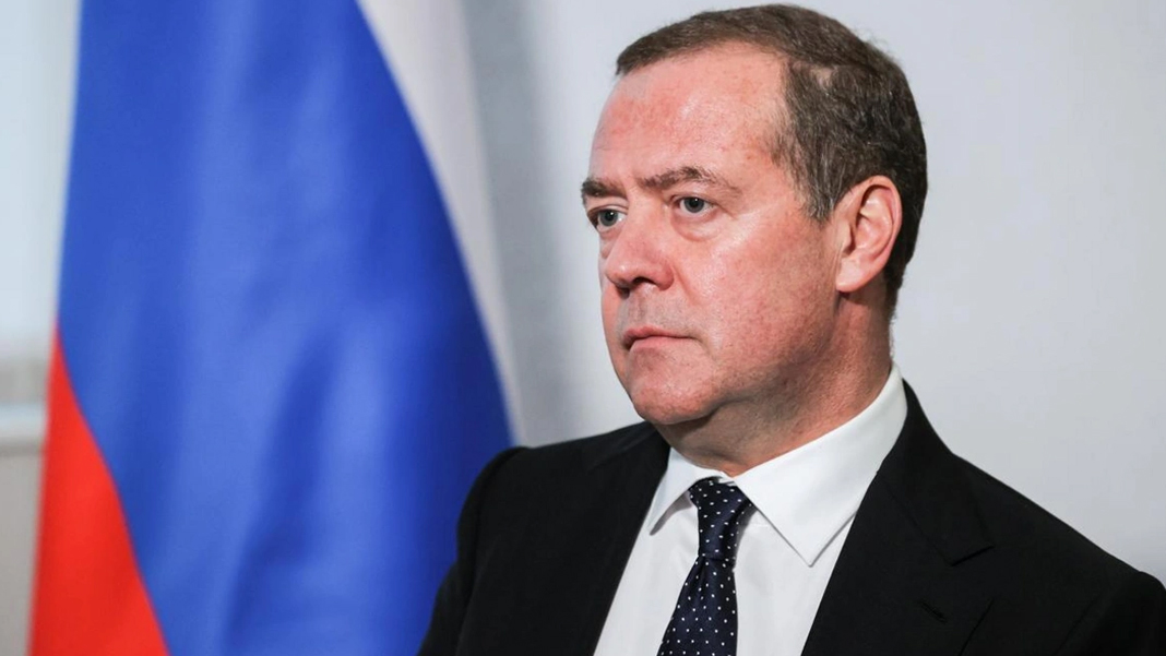 Medvedev'den 'Ukrayna'ya nükleer silah tedariki' açıklaması: Rusya'ya saldırıyla eşdeğer