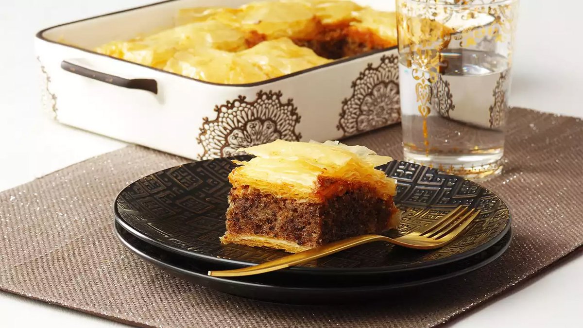 Bir kez deneyin, eşiniz bu tatlıdan başka tatlı istemeyecek! 30 dakikada kekli baklava tarifi