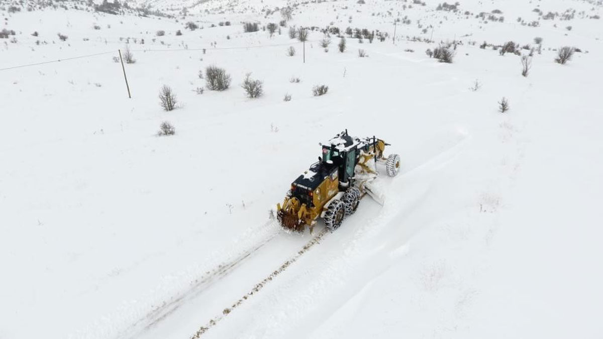 Erzincan’da kar ve tipiden 200 köy yolu ulaşıma kapandı