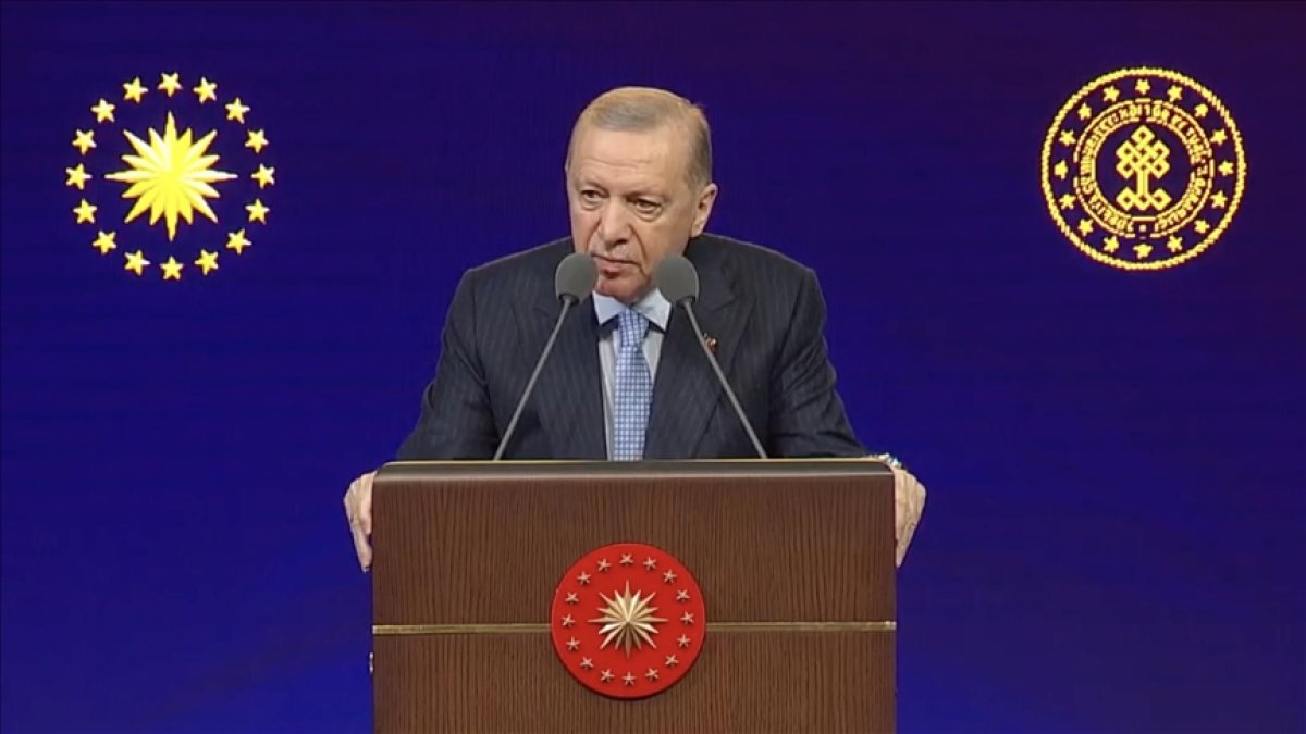 Erdoğan: Küreselleşme kültürel yozlaşmayı beraberinde getirdi