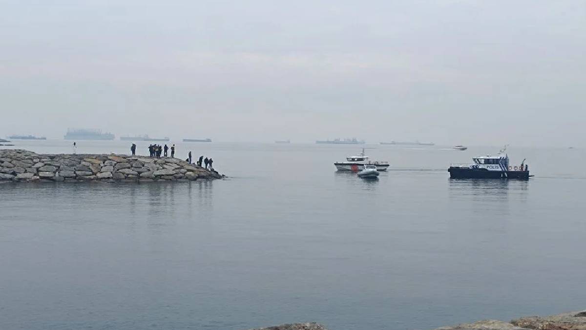 Olay yerindeki incelemeler sürüyor: Pendik'te kıyıya vurmuş iki erkek cesedi bulundu