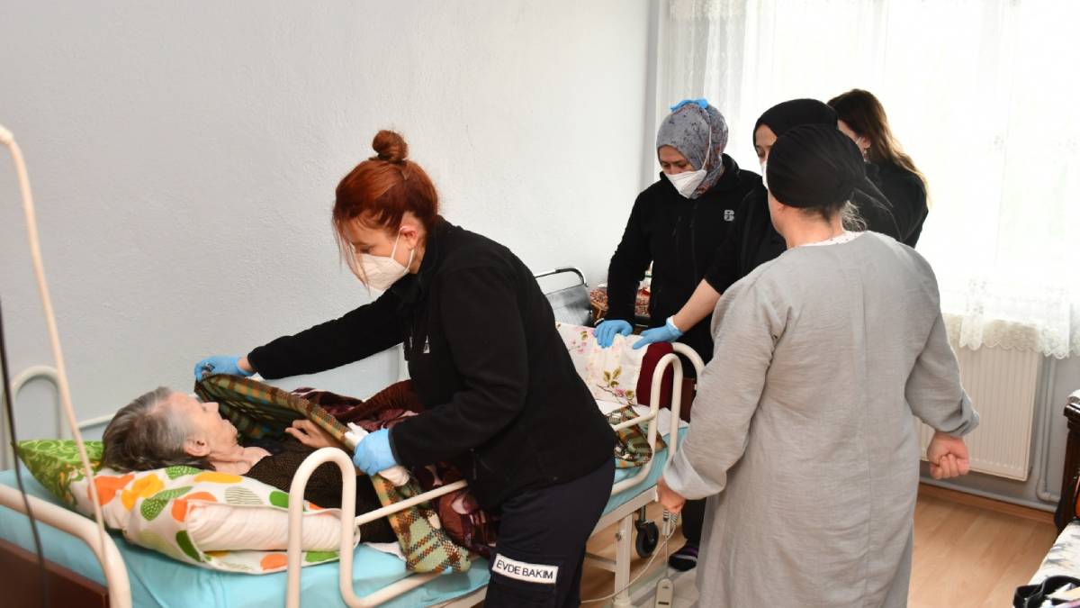 Evde bakım hizmeti yüzleri güldürüyor