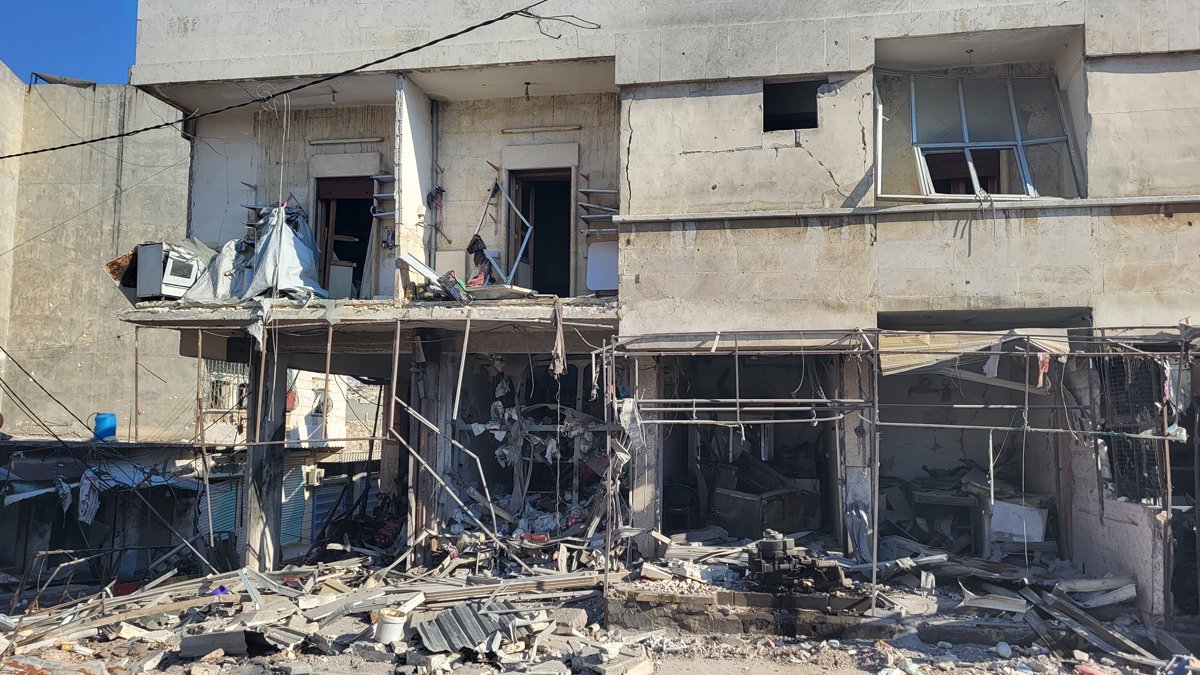 Rus savaş uçakları Halep'i bombaladı: 4 sivil hayatını kaybetti