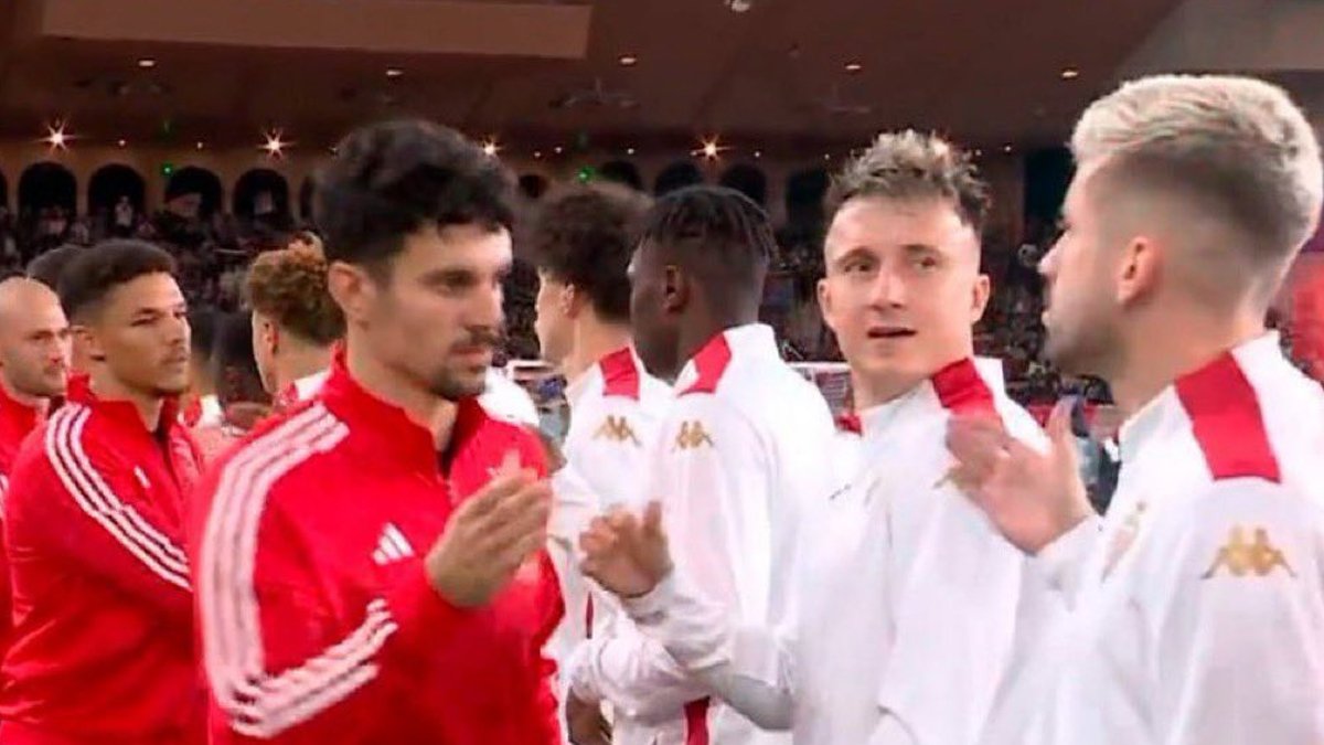 Ukraynalı kaleci, Rus rakibinin elini sıkmadı