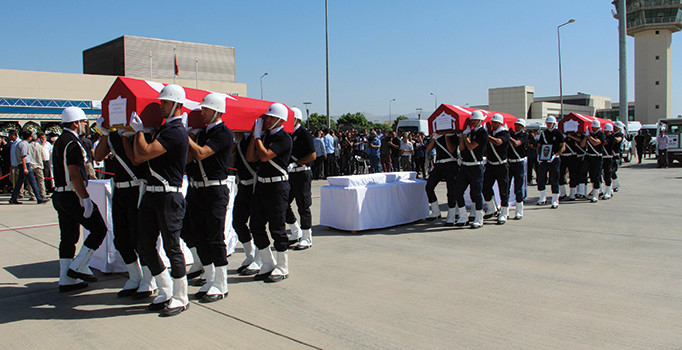 Elazığ ve Bitlis'te PKK'nın hain saldırılarında şehit olanlara uğurlama töreni düzenlendi
