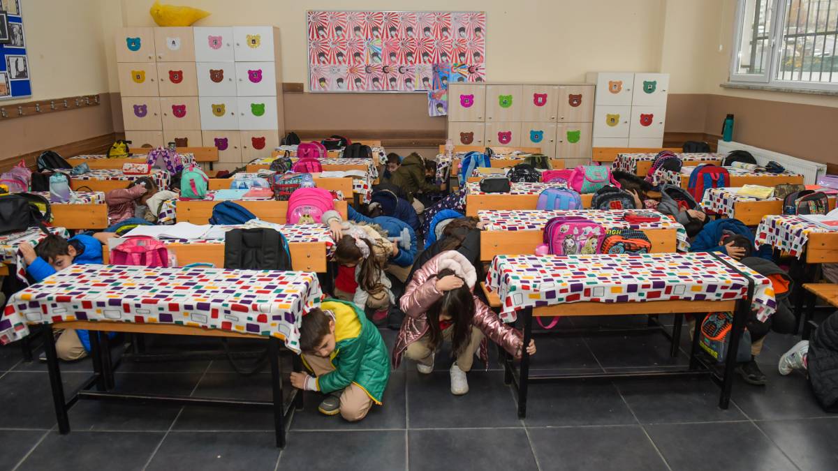 Esenyurt’un küçük arama kurtarma ekipleri depreme hazırlanıyor!