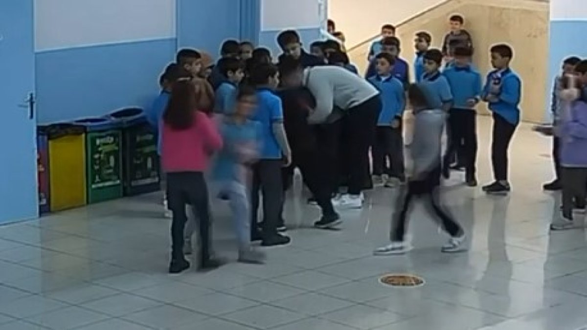 Gaziantep'te bir öğrencinin nefes borusuna yiyecek kaçtı: Öğretmen Heimlich manevrası ile kurtardı