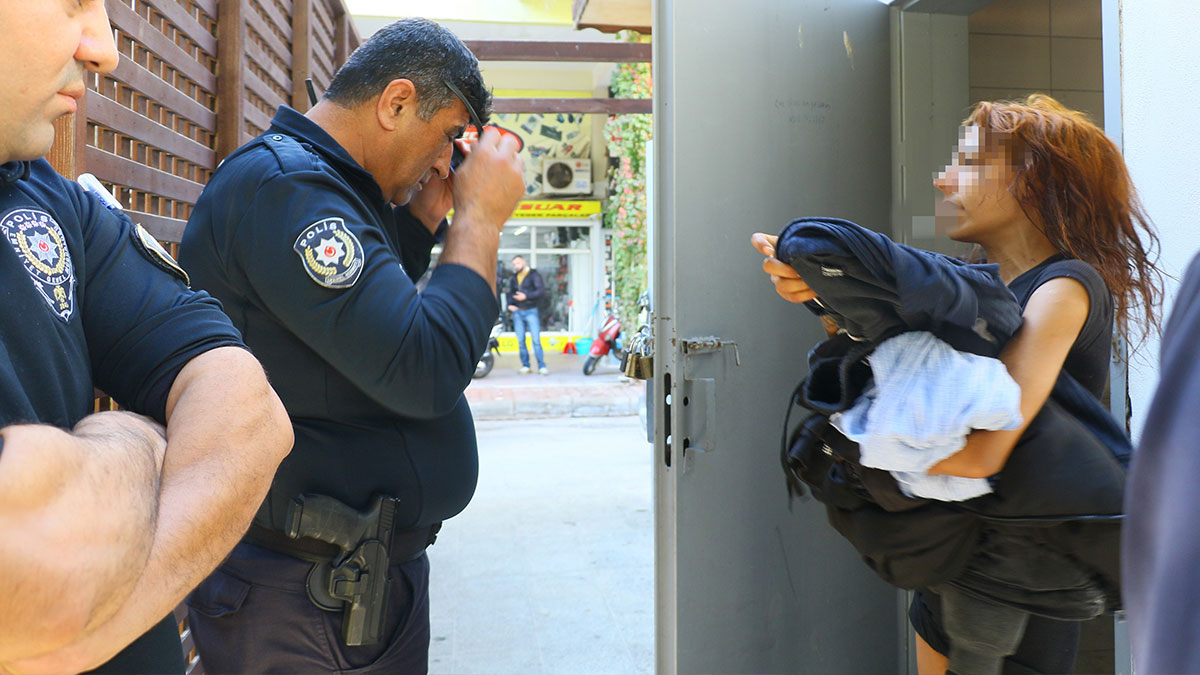 Çığlık atarak yardım istedi, gelen polislere bunu söyleyip uzaklaştı! Kimse ne olduğuna anlam veremedi