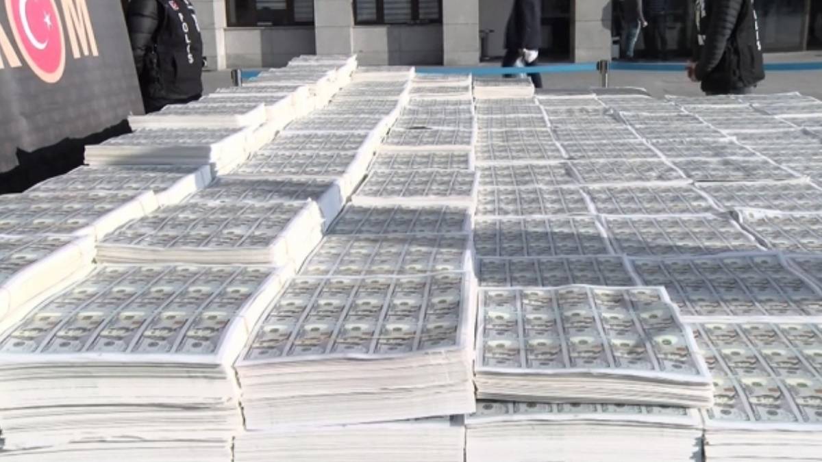 Adana’da sahte dolar şebekesi çökertildi