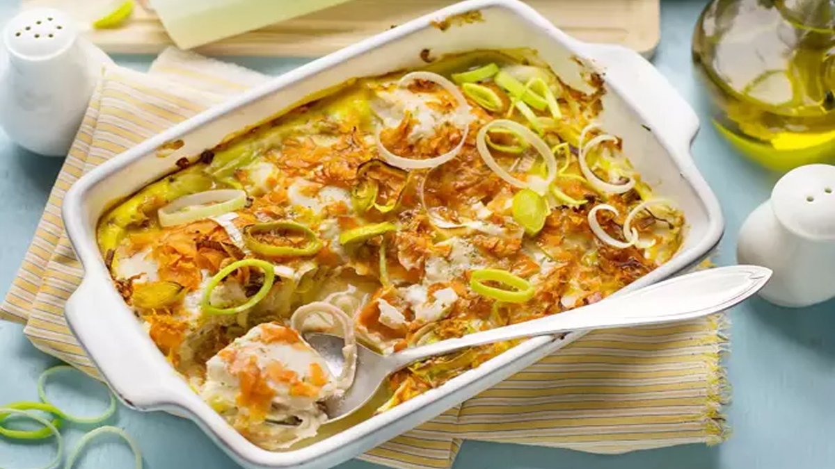 Pırasa yemeyen bile bu tariften sonra pazara koşuyor! İşte fırında nar gibi beşamel soslu pırasa tarifi