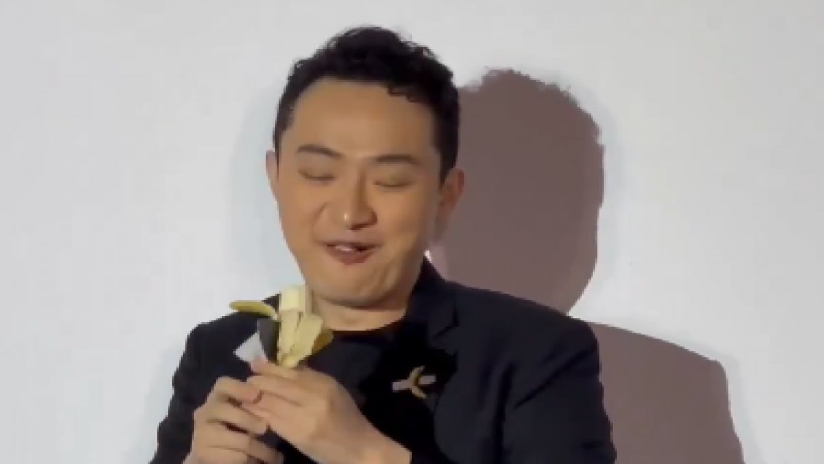 6.2 milyon dolara aldığı muzu yedi