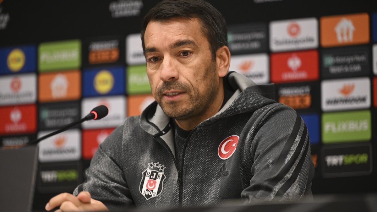 Beşiktaş'ta Giovanni van Bronckhorst'la yollar ayrılıyor