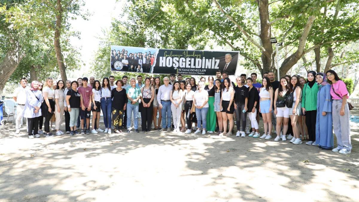 Burhaniye Belediyesinden 4.500.000 TL geri ödemesiz burs desteği