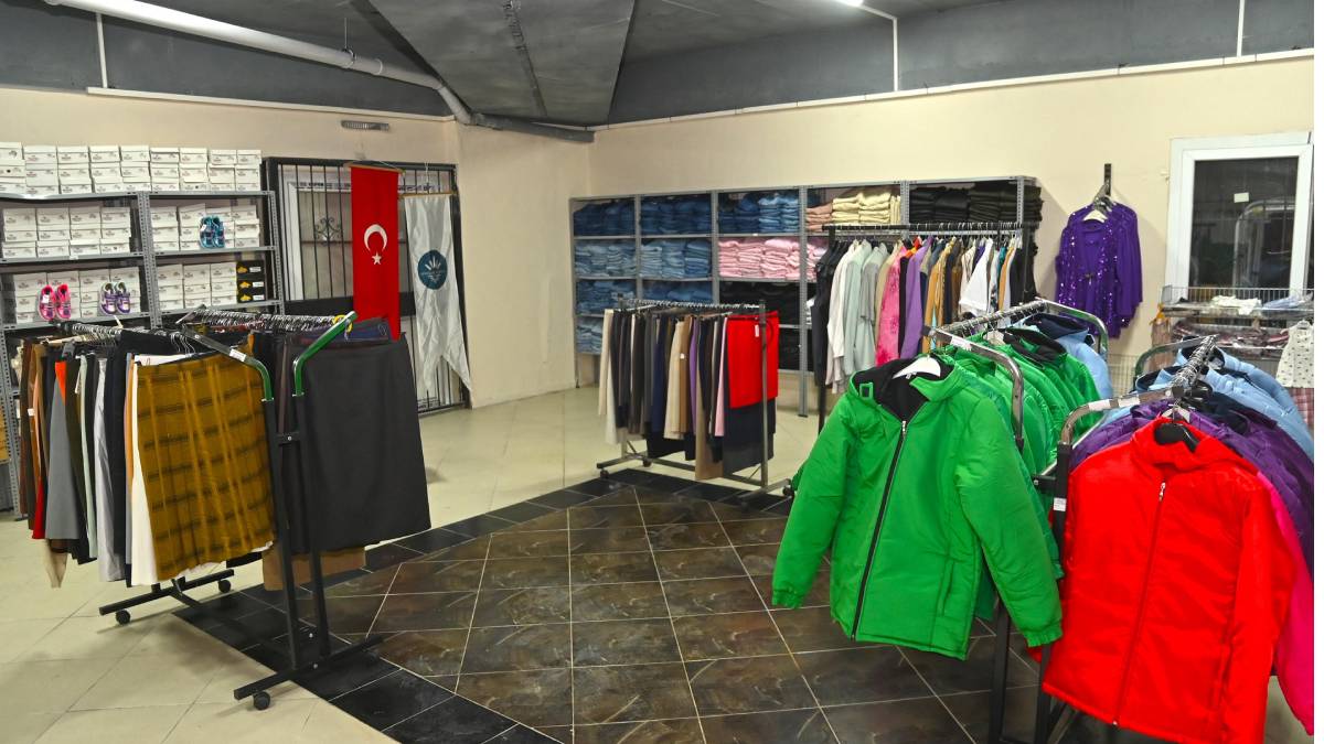 Karabağlar Belediyesi Sosyal Market yeni yerinde hizmete açılıyor