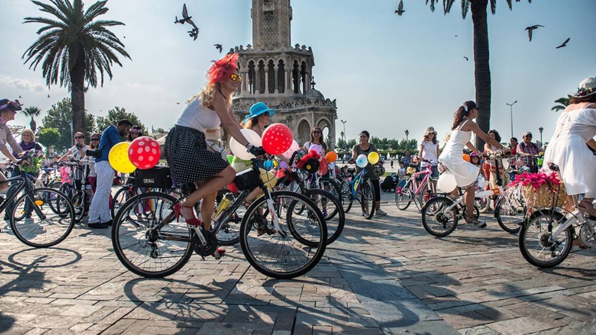 İzmir, Uluslararası Avrupa Demokrasi Başkenti Unvanı için son beşte