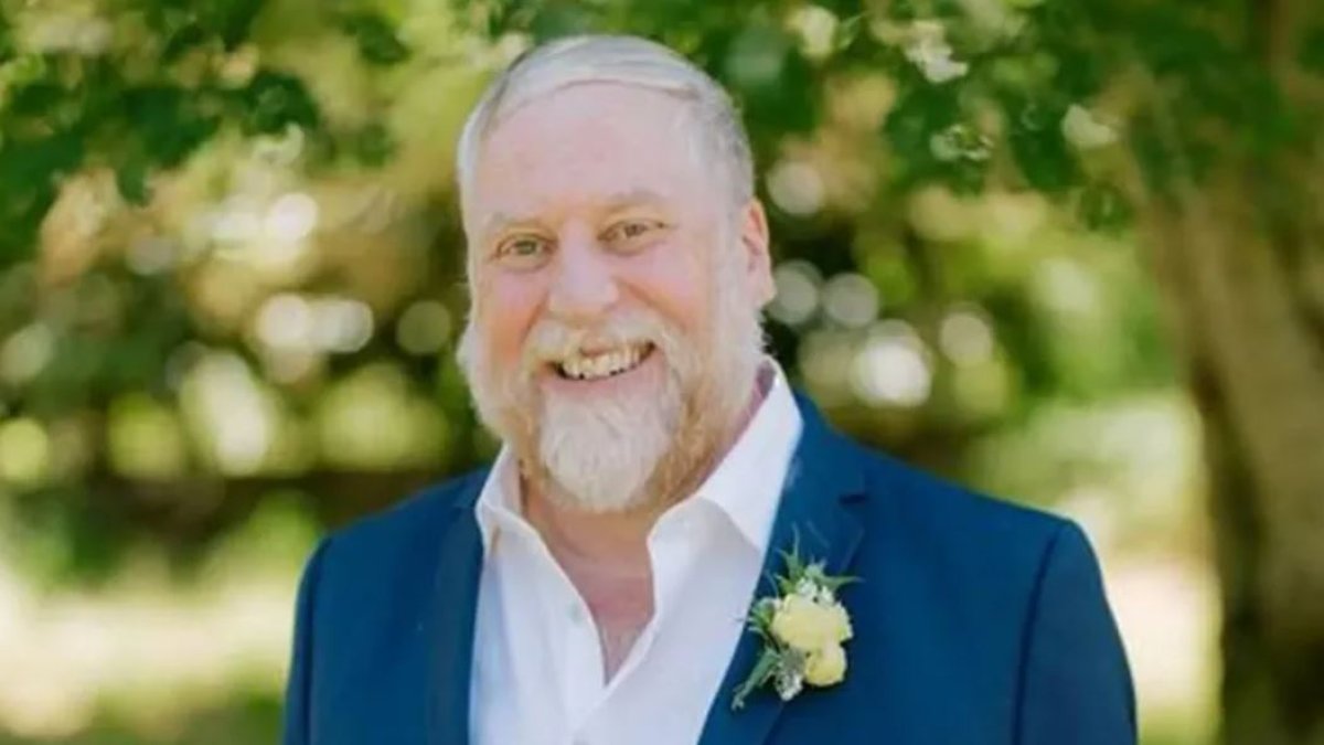 Tiyatro oyuncusu Julien Arnold sahnede hayatını kaybetti